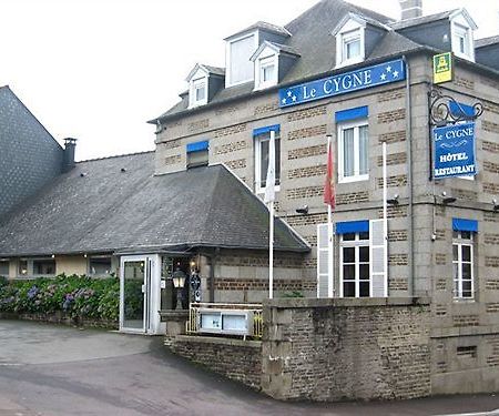 Brit Hotel Le Cygne Saint Hilaire du Harcouet Bagian luar foto