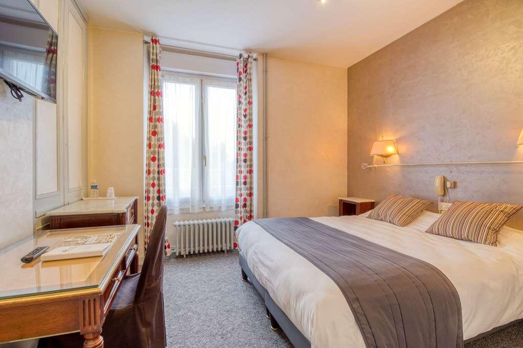 Brit Hotel Le Cygne Saint Hilaire du Harcouet Ruang foto