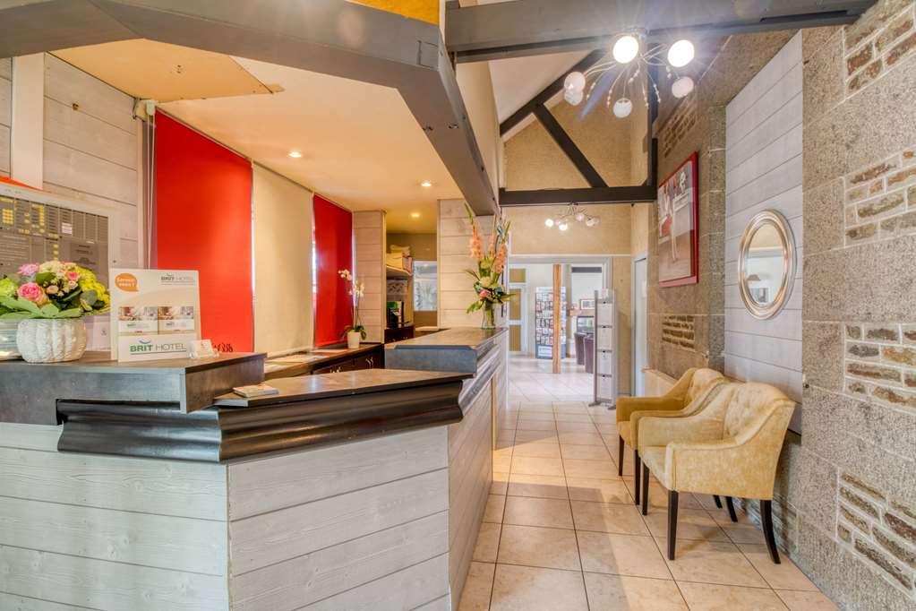Brit Hotel Le Cygne Saint Hilaire du Harcouet Interior foto