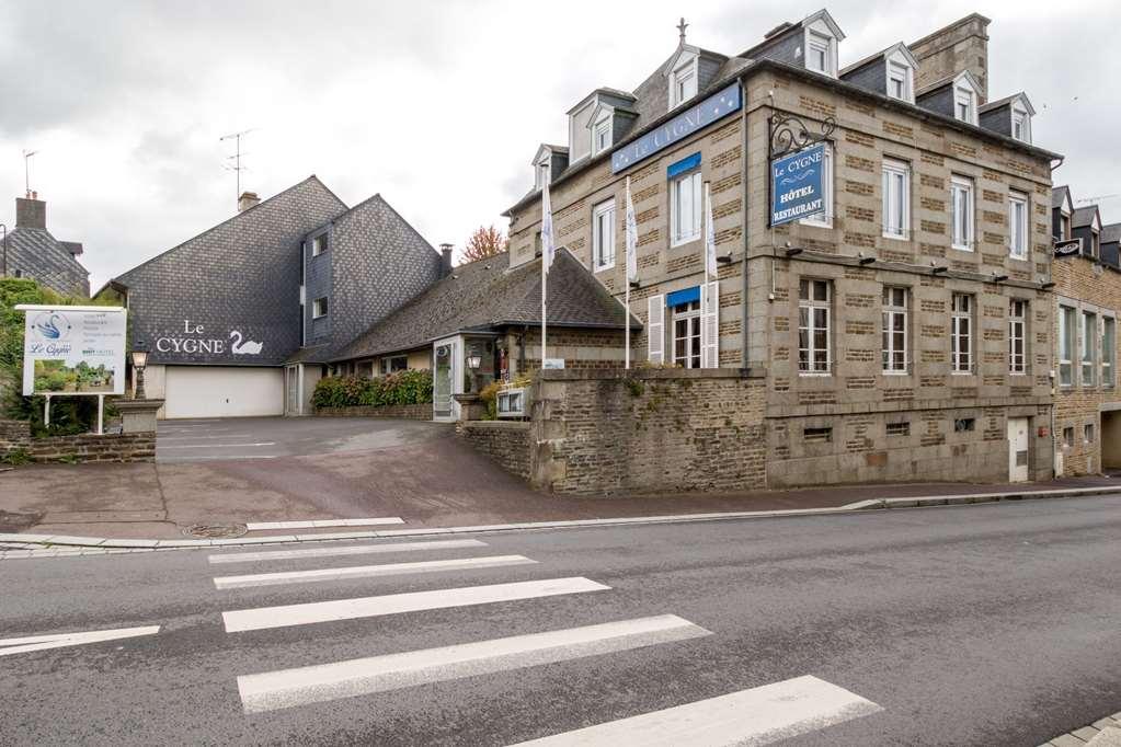 Brit Hotel Le Cygne Saint Hilaire du Harcouet Bagian luar foto