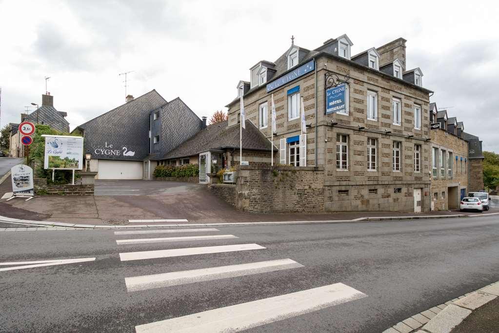 Brit Hotel Le Cygne Saint Hilaire du Harcouet Bagian luar foto