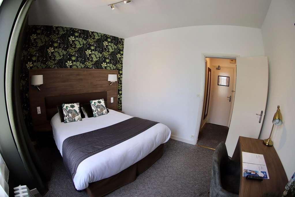Brit Hotel Le Cygne Saint Hilaire du Harcouet Ruang foto