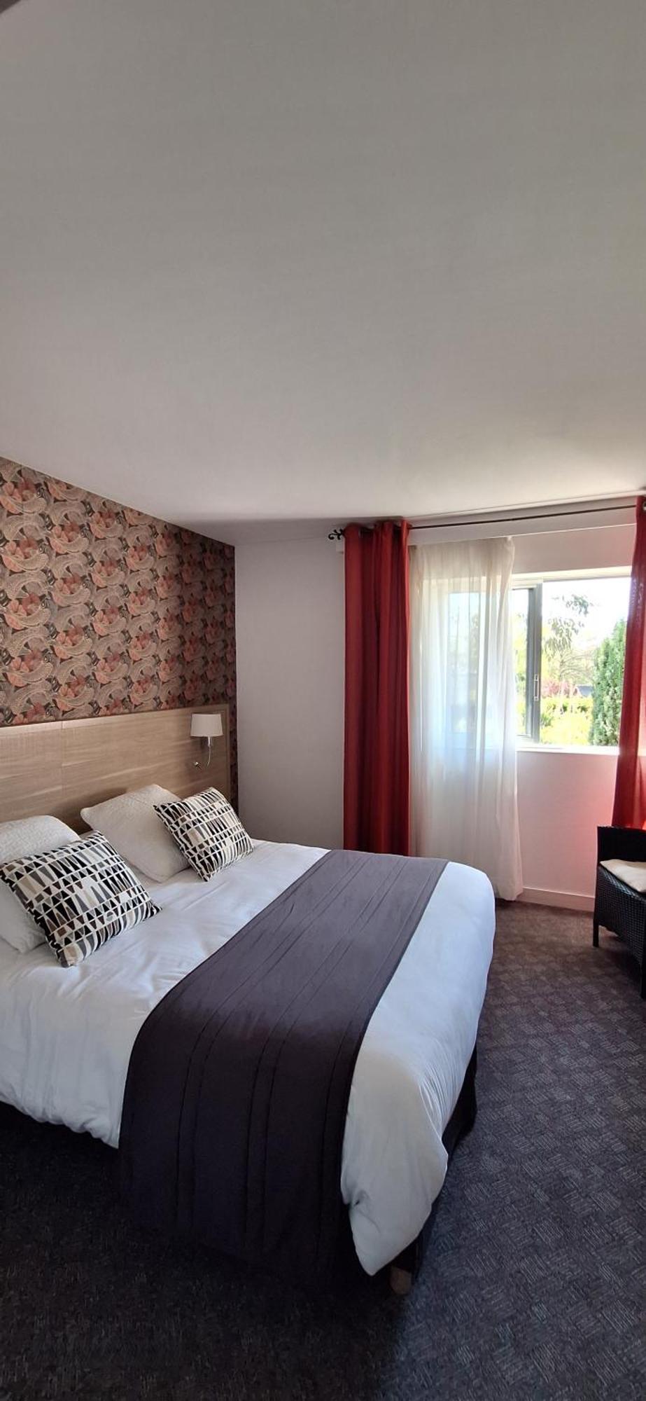 Brit Hotel Le Cygne Saint Hilaire du Harcouet Bagian luar foto