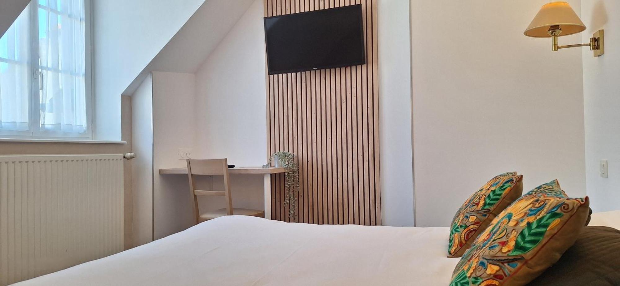 Brit Hotel Le Cygne Saint Hilaire du Harcouet Bagian luar foto