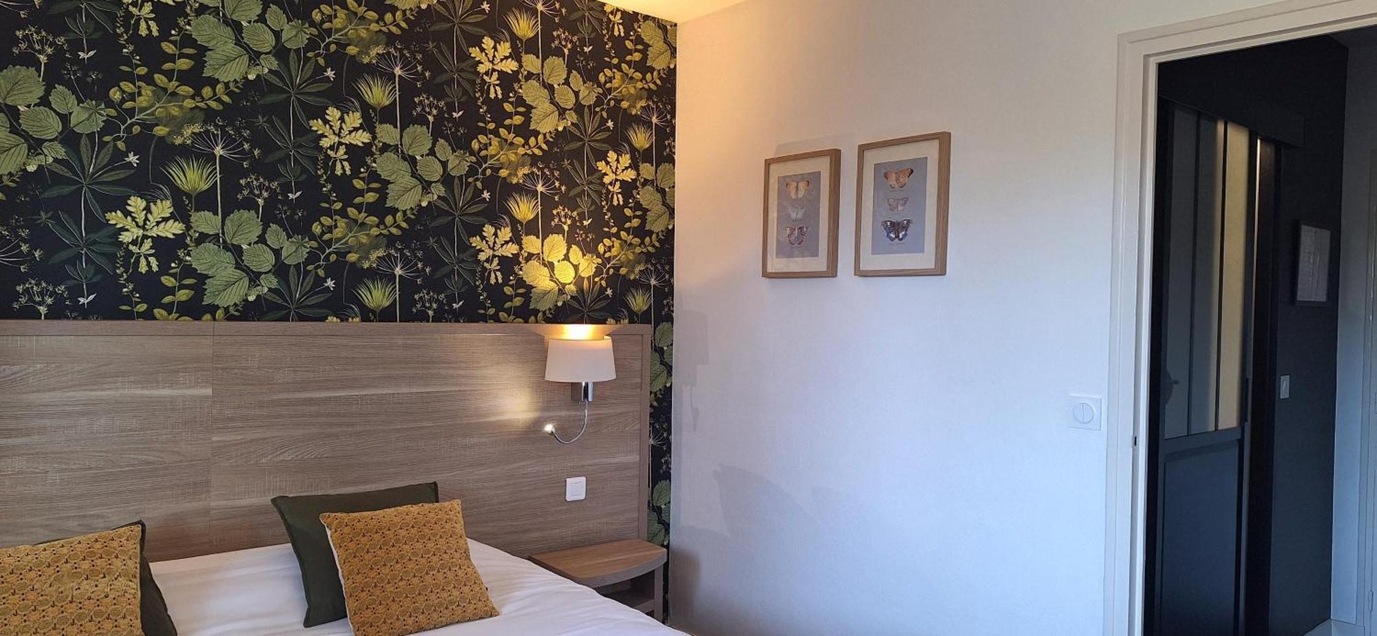 Brit Hotel Le Cygne Saint Hilaire du Harcouet Bagian luar foto