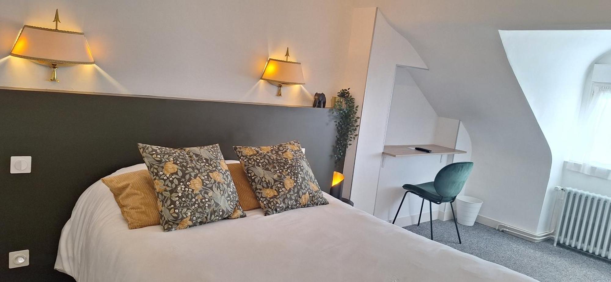Brit Hotel Le Cygne Saint Hilaire du Harcouet Bagian luar foto
