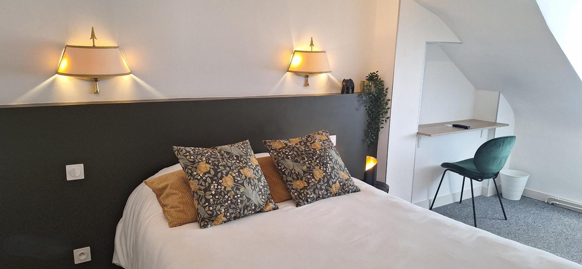 Brit Hotel Le Cygne Saint Hilaire du Harcouet Bagian luar foto