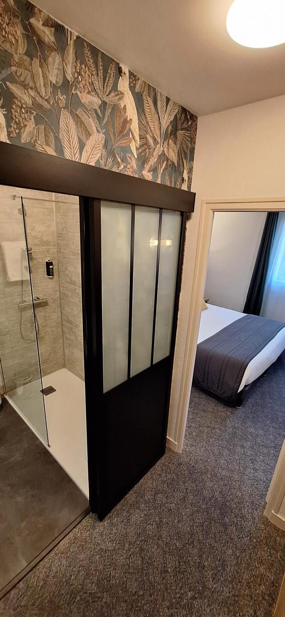 Brit Hotel Le Cygne Saint Hilaire du Harcouet Bagian luar foto
