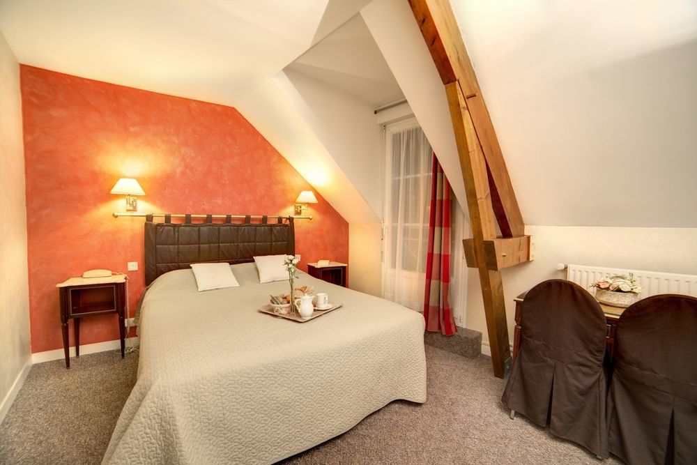 Brit Hotel Le Cygne Saint Hilaire du Harcouet Bagian luar foto
