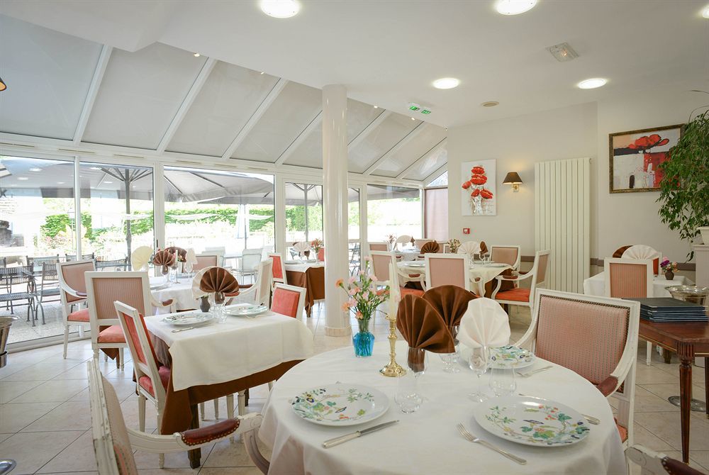 Brit Hotel Le Cygne Saint Hilaire du Harcouet Bagian luar foto