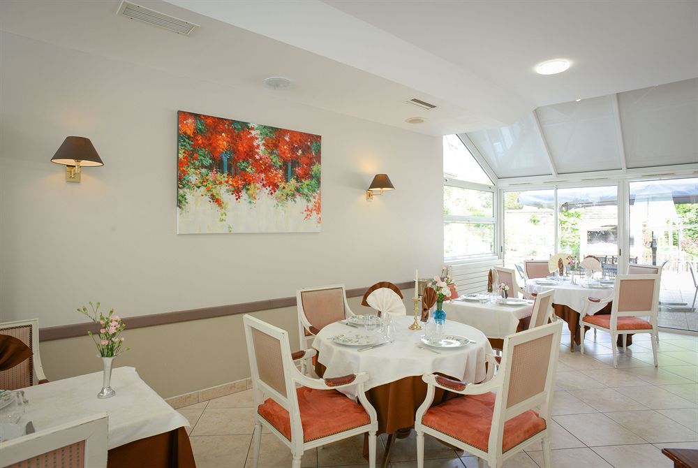 Brit Hotel Le Cygne Saint Hilaire du Harcouet Bagian luar foto