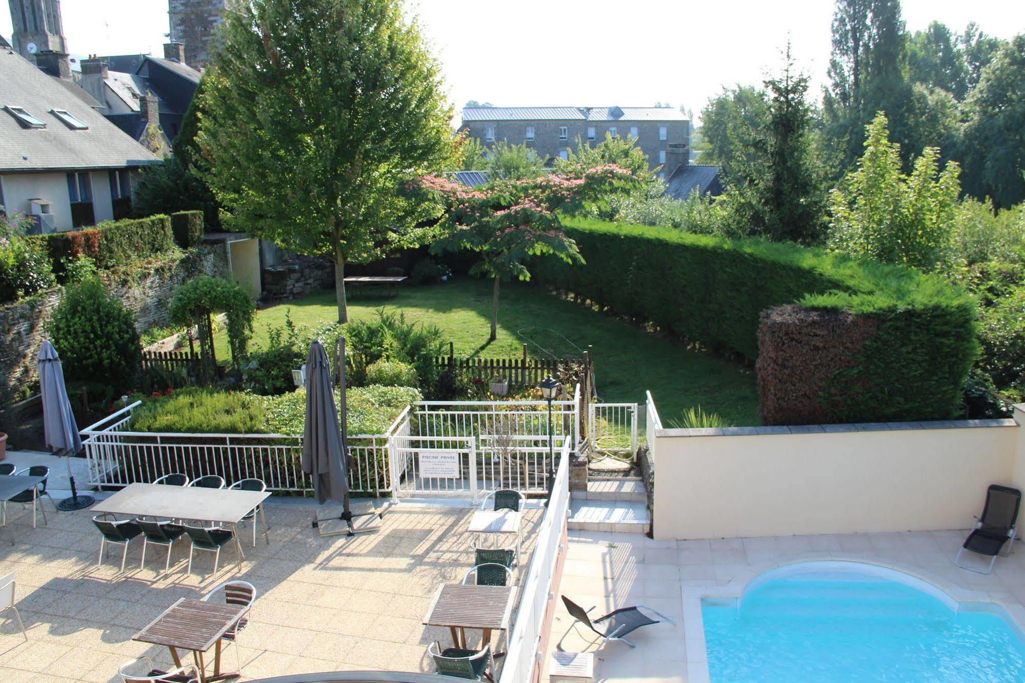 Brit Hotel Le Cygne Saint Hilaire du Harcouet Bagian luar foto